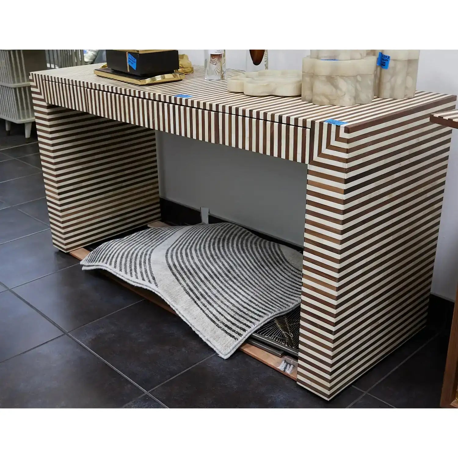 GLOBAL VIEWS SIENNA WRITING DESK - Desks