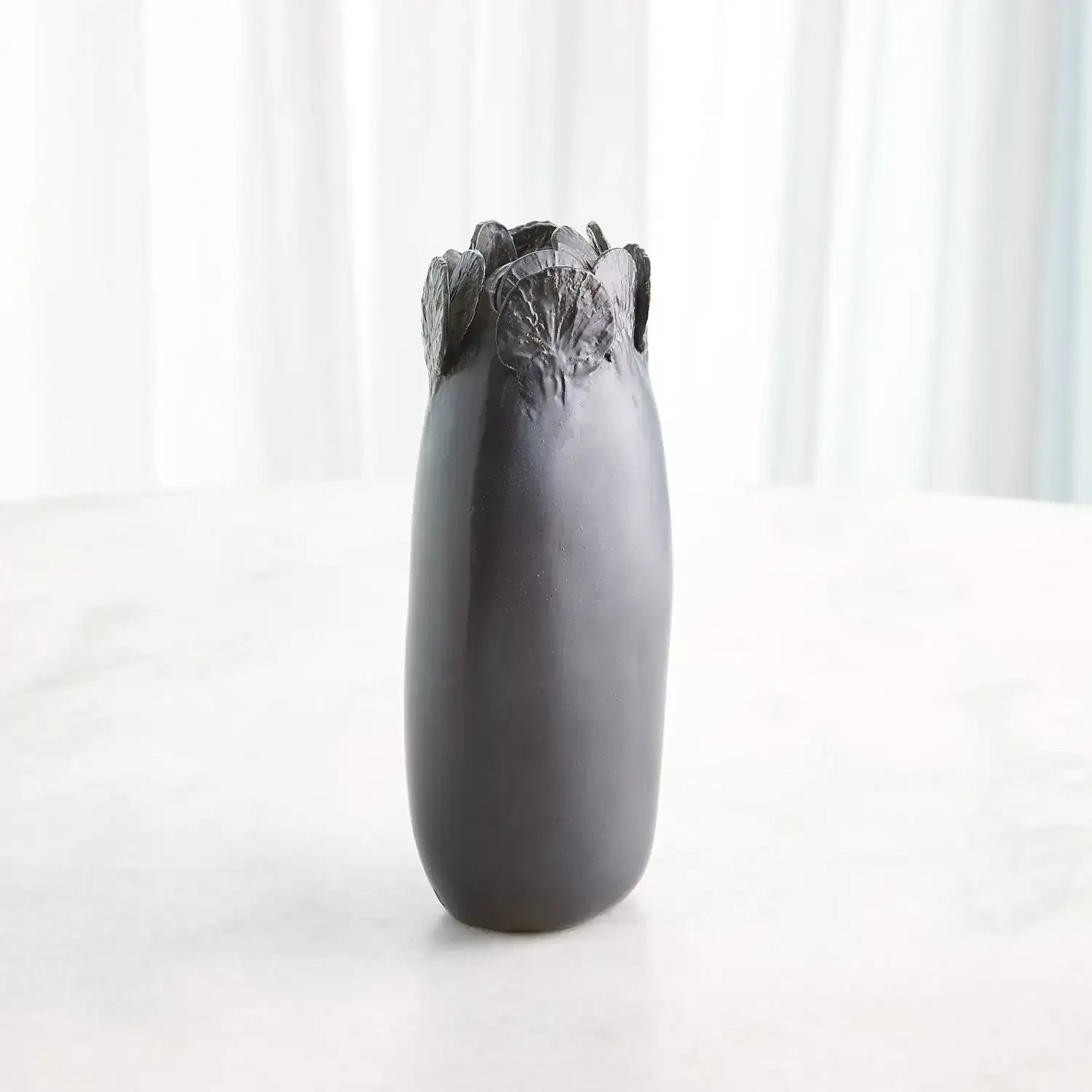 GLOBAL VIEWS SAND DOLLAR VASE - Decorative Accents