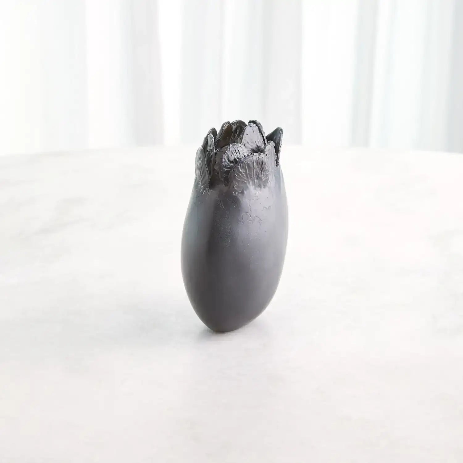 GLOBAL VIEWS SAND DOLLAR VASE - Decorative Accents