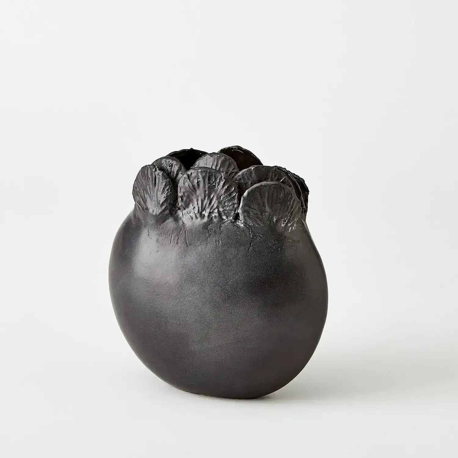 GLOBAL VIEWS SAND DOLLAR VASE - Decorative Accents