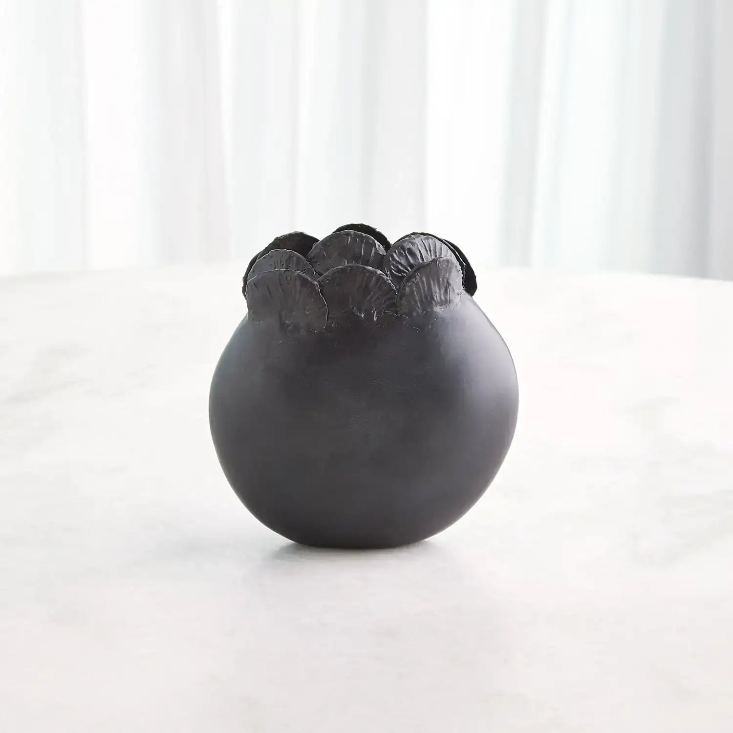 GLOBAL VIEWS SAND DOLLAR VASE - Decorative Accents