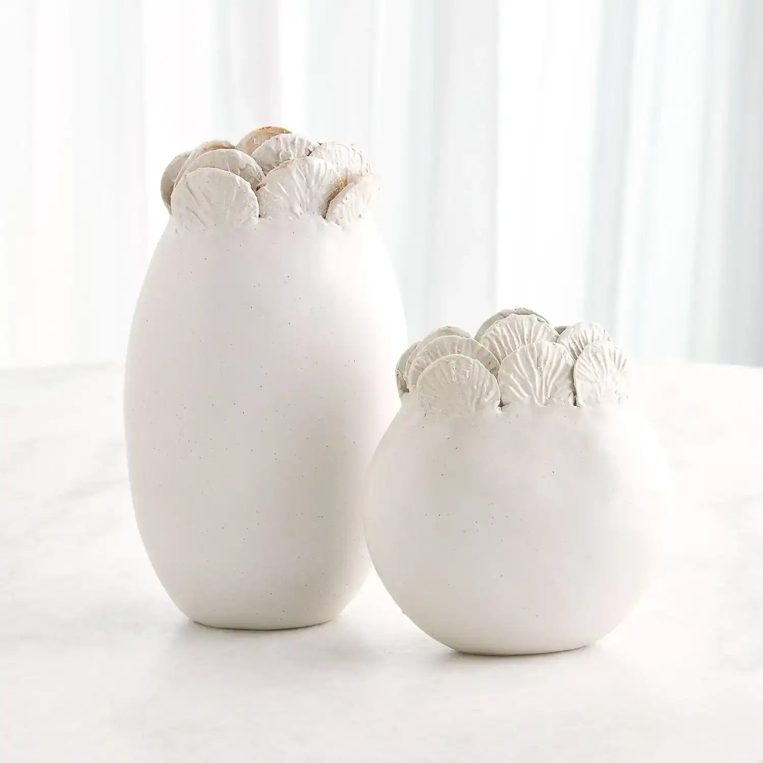 GLOBAL VIEWS SAND DOLLAR VASE - Decorative Accents