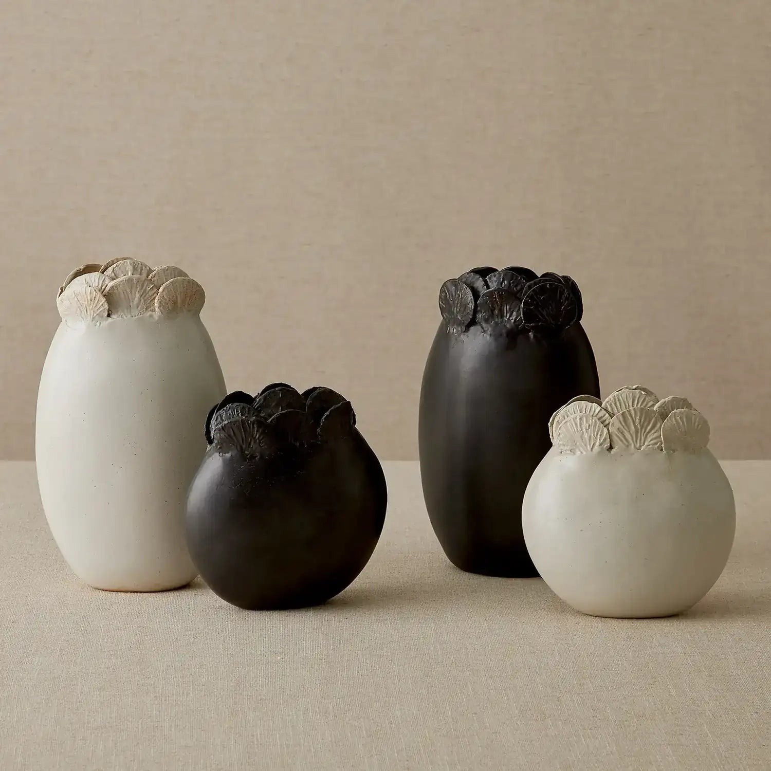 GLOBAL VIEWS SAND DOLLAR VASE - Decorative Accents