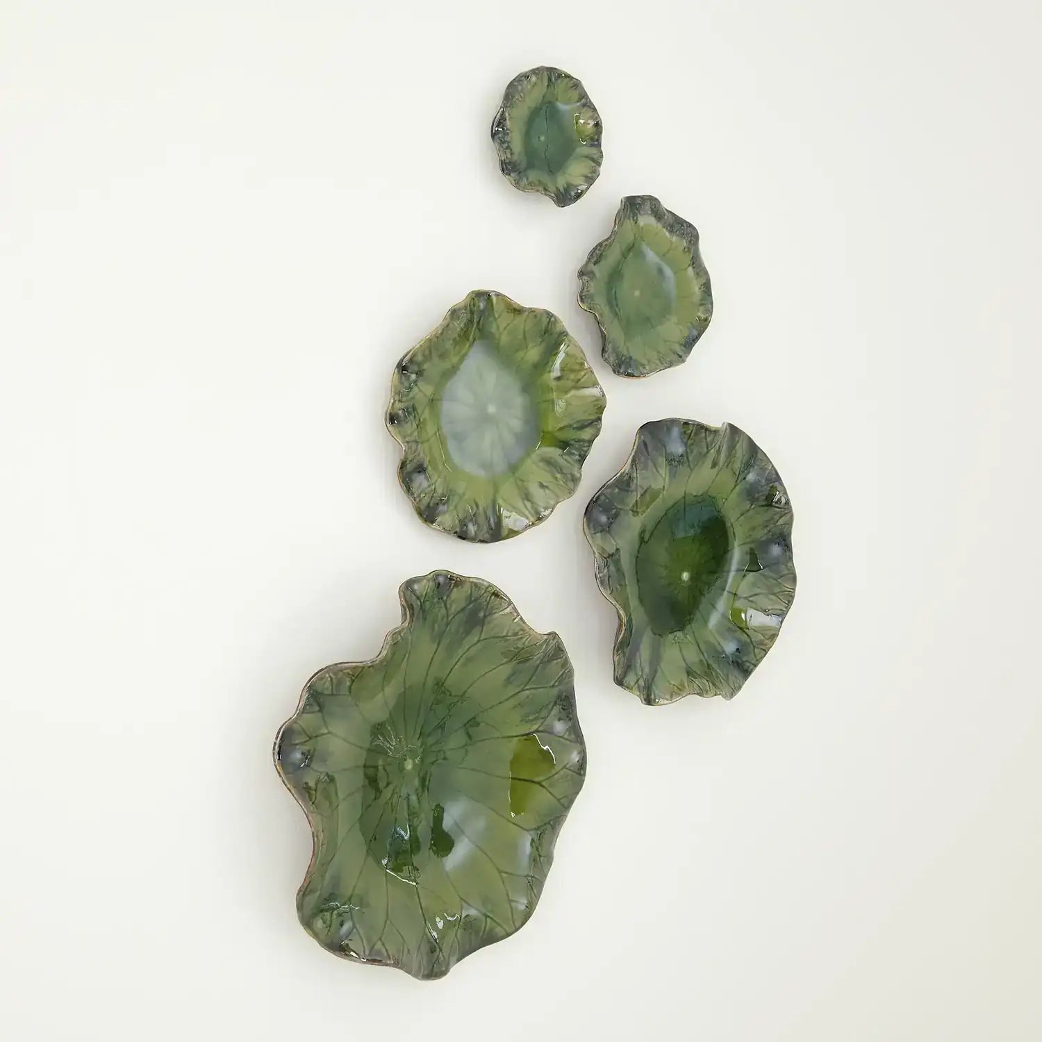 GLOBAL VIEWS FREE FORMED LILY PLATE - Decorative Accents