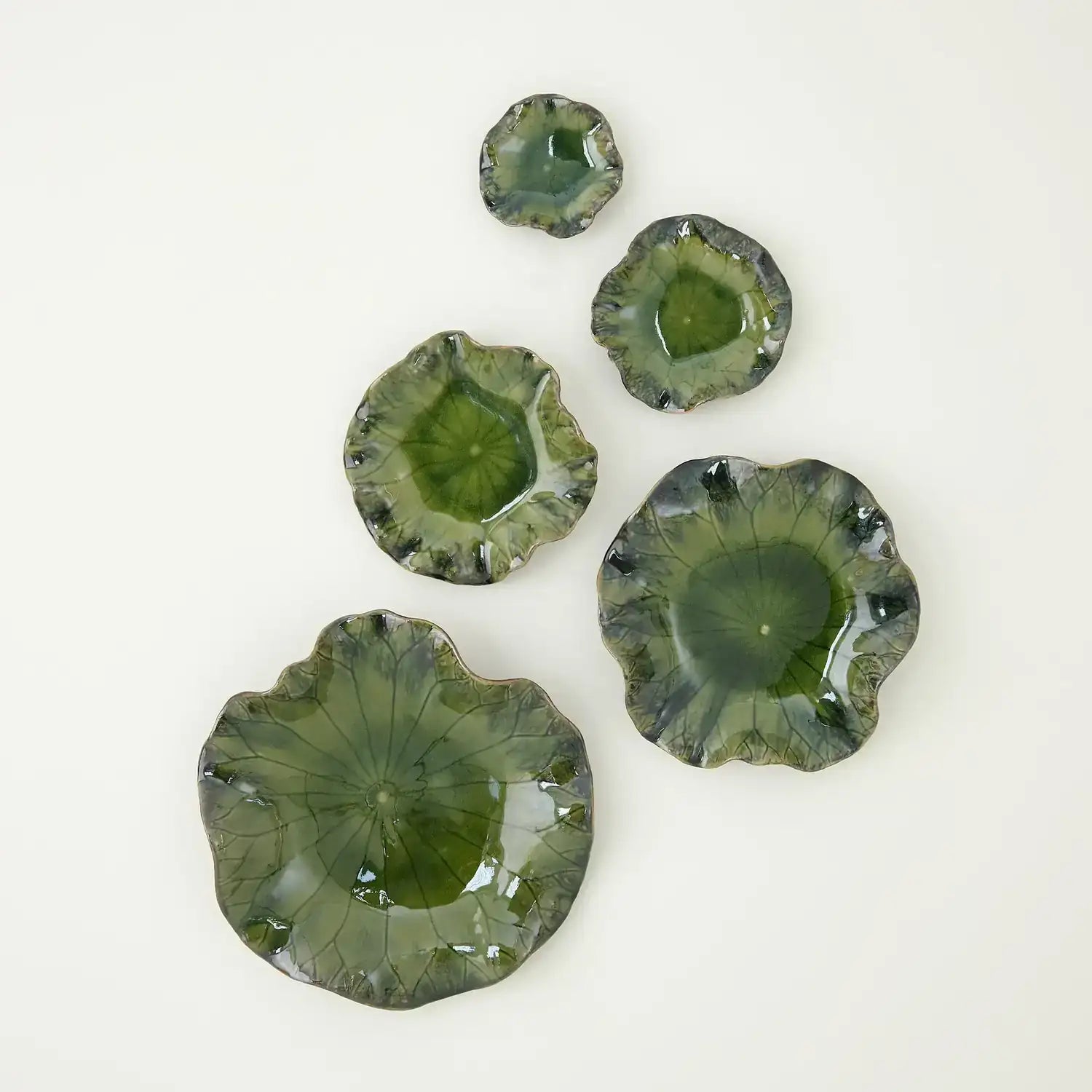 GLOBAL VIEWS FREE FORMED LILY PLATE - Decorative Accents