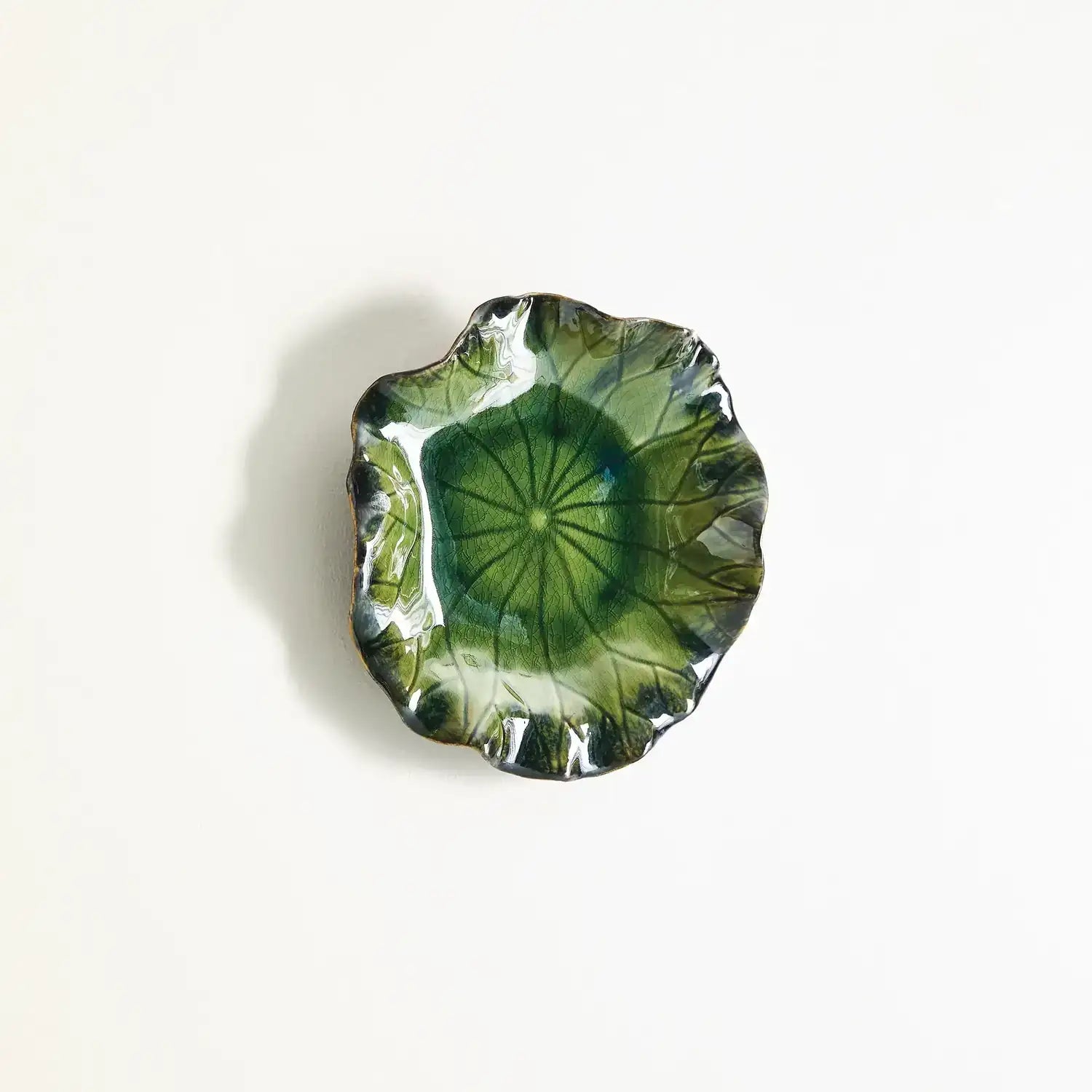 GLOBAL VIEWS FREE FORMED LILY PLATE - Decorative Accents