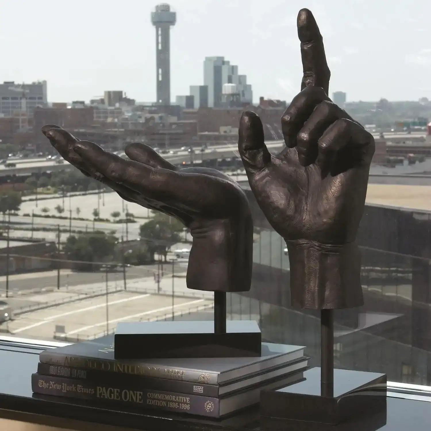 GLOBAL VIEWS HAND SCULPTURE - Decorative Accents