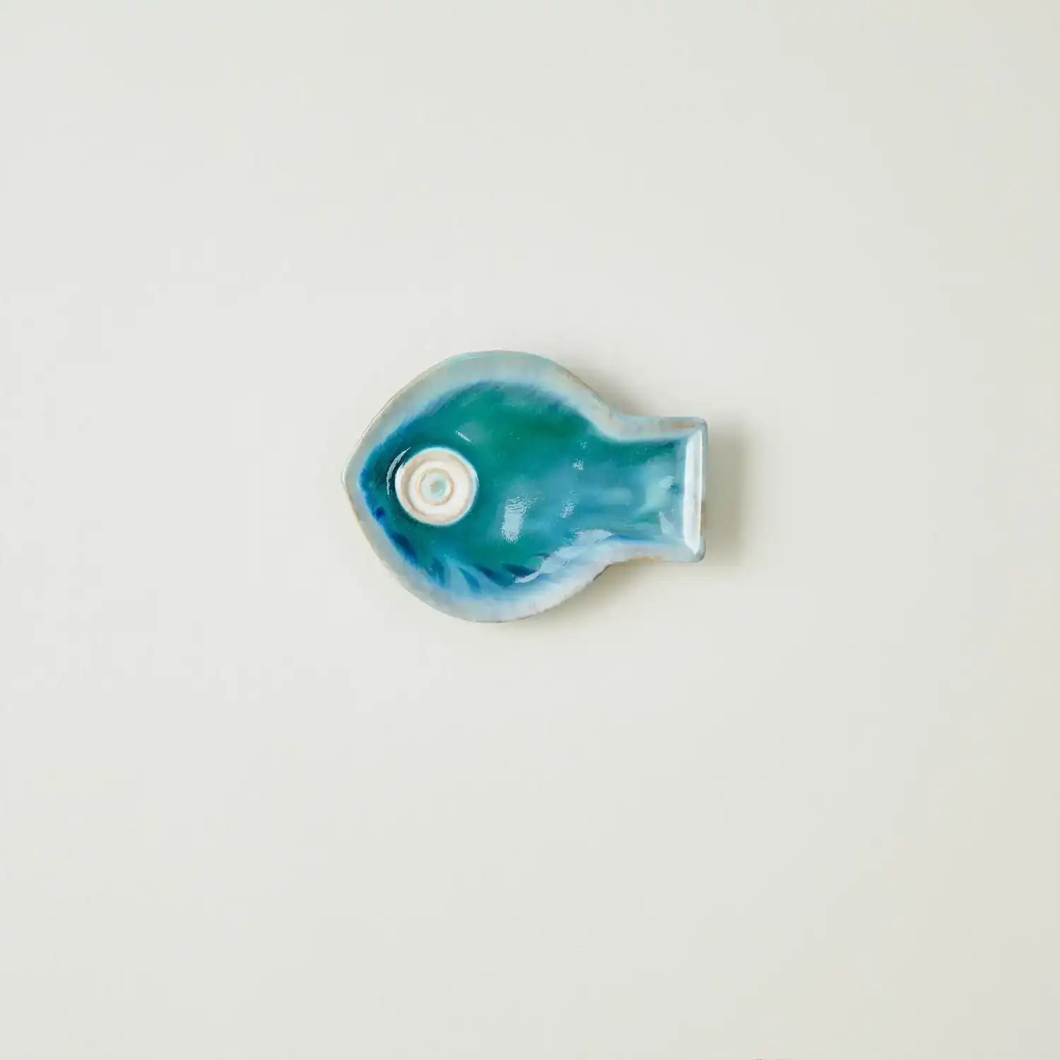 GLOBAL VIEWS BLUE FISH PLATE - Decorative Accents