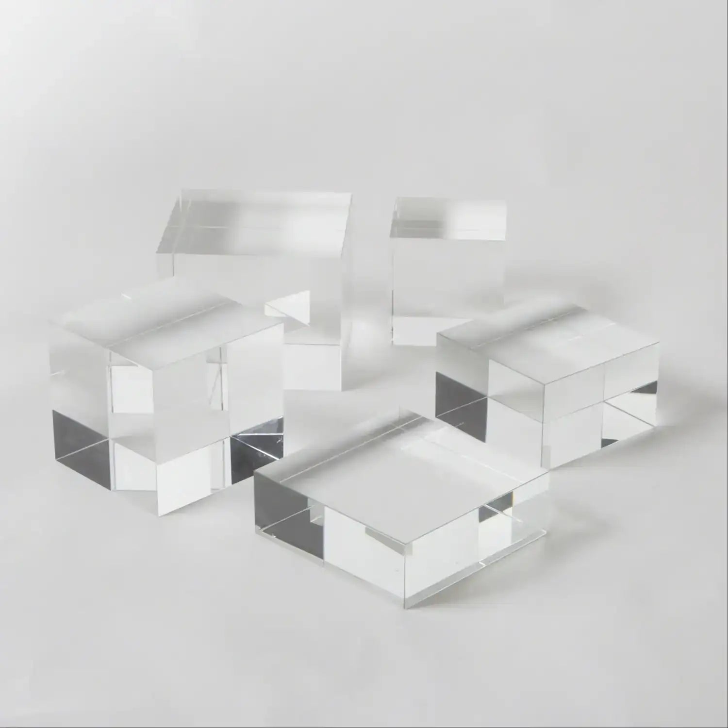 GLOBAL VIEWS CRYSTAL CUBE RISER - Decorative Accents