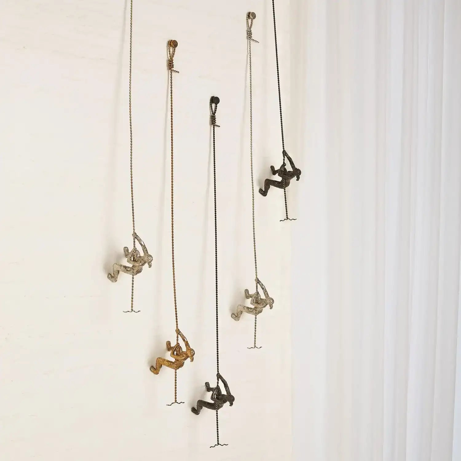 GLOBAL VIEWS CLIMBING WOMAN - Decorative Accents