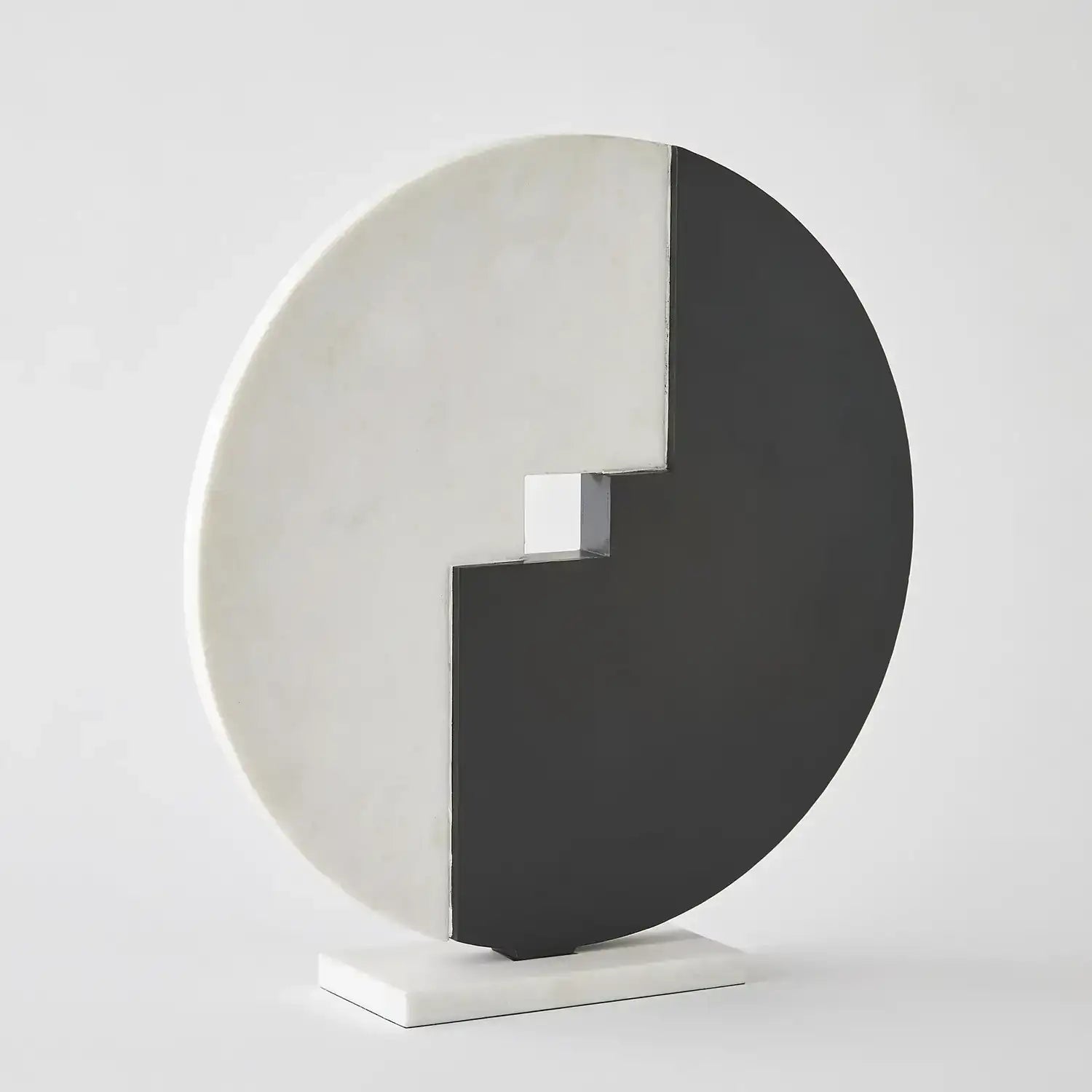 GLOBAL VIEWS STONE MEDALLION SCULPTURE - Decorative Accents
