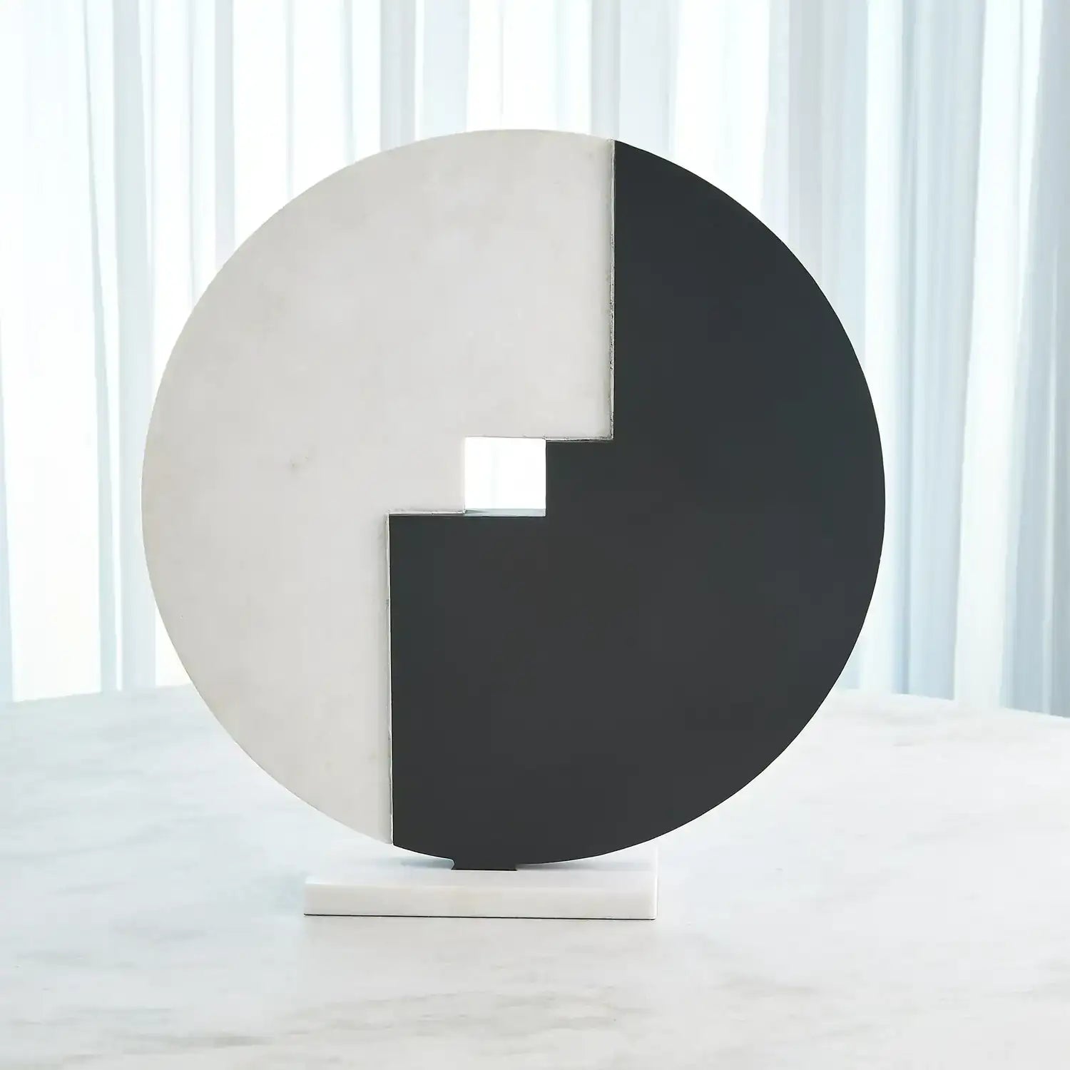 GLOBAL VIEWS STONE MEDALLION SCULPTURE - Decorative Accents