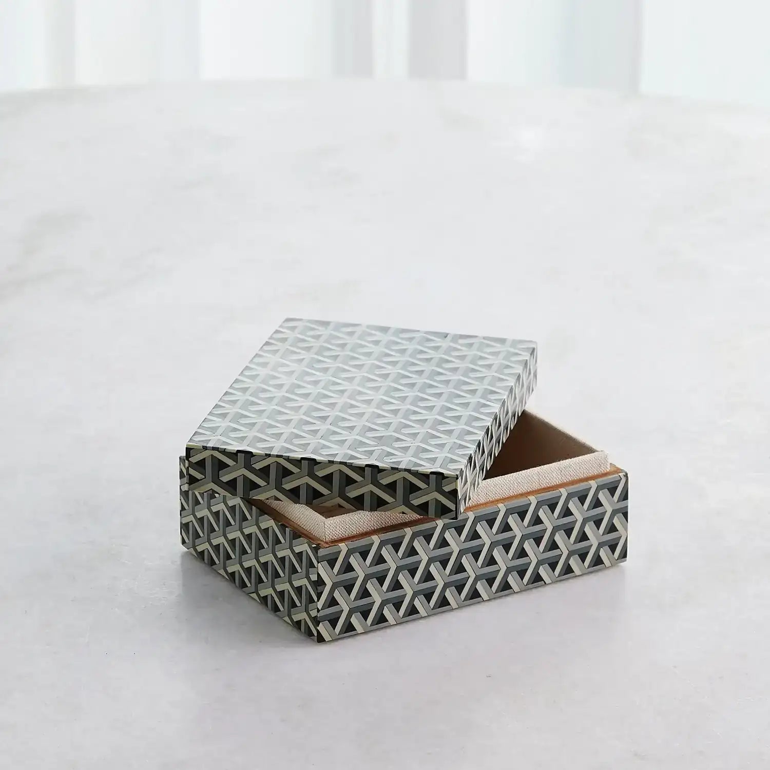 GLOBAL VIEWS INTERWOVEN BOX - Decorative Accents