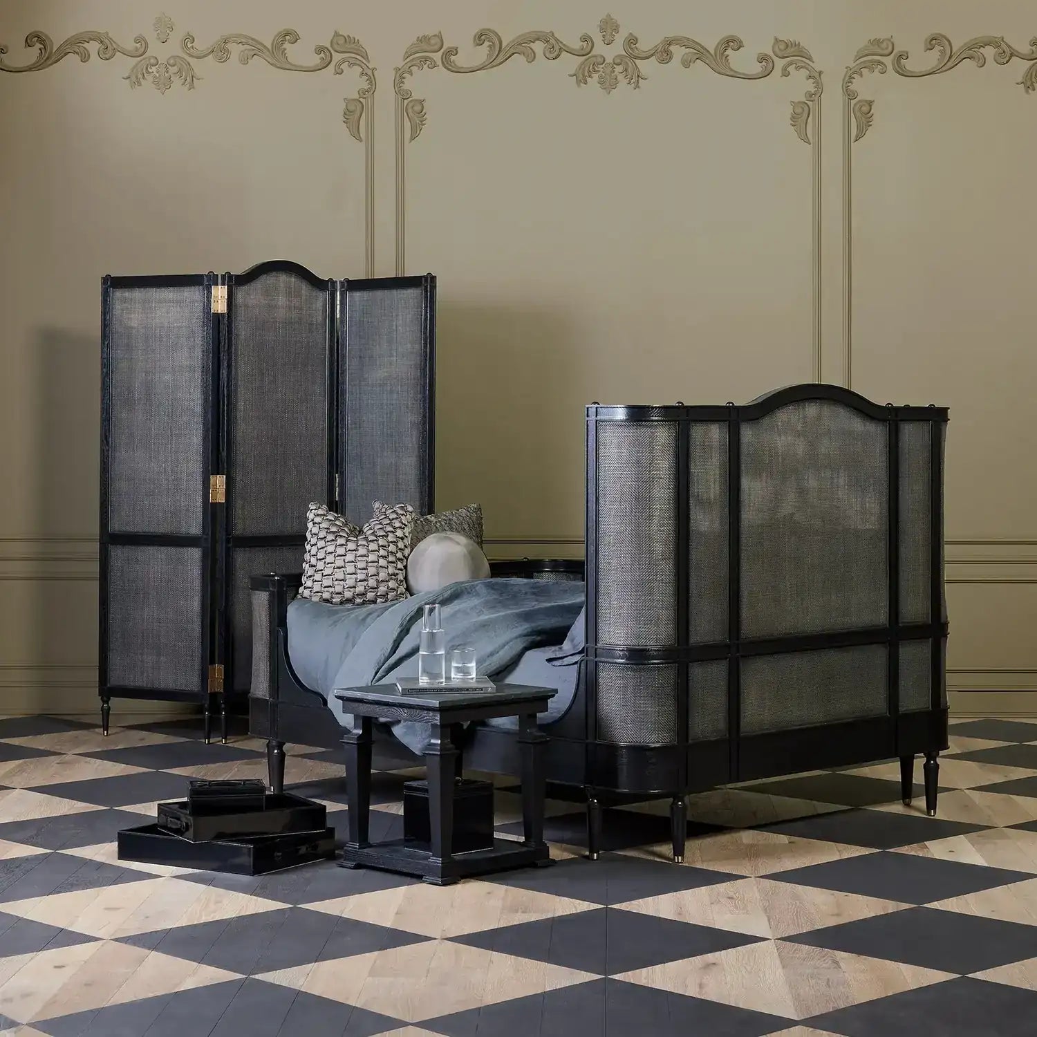 GLOBAL VIEWS NOIR TRAY - Decorative Accents