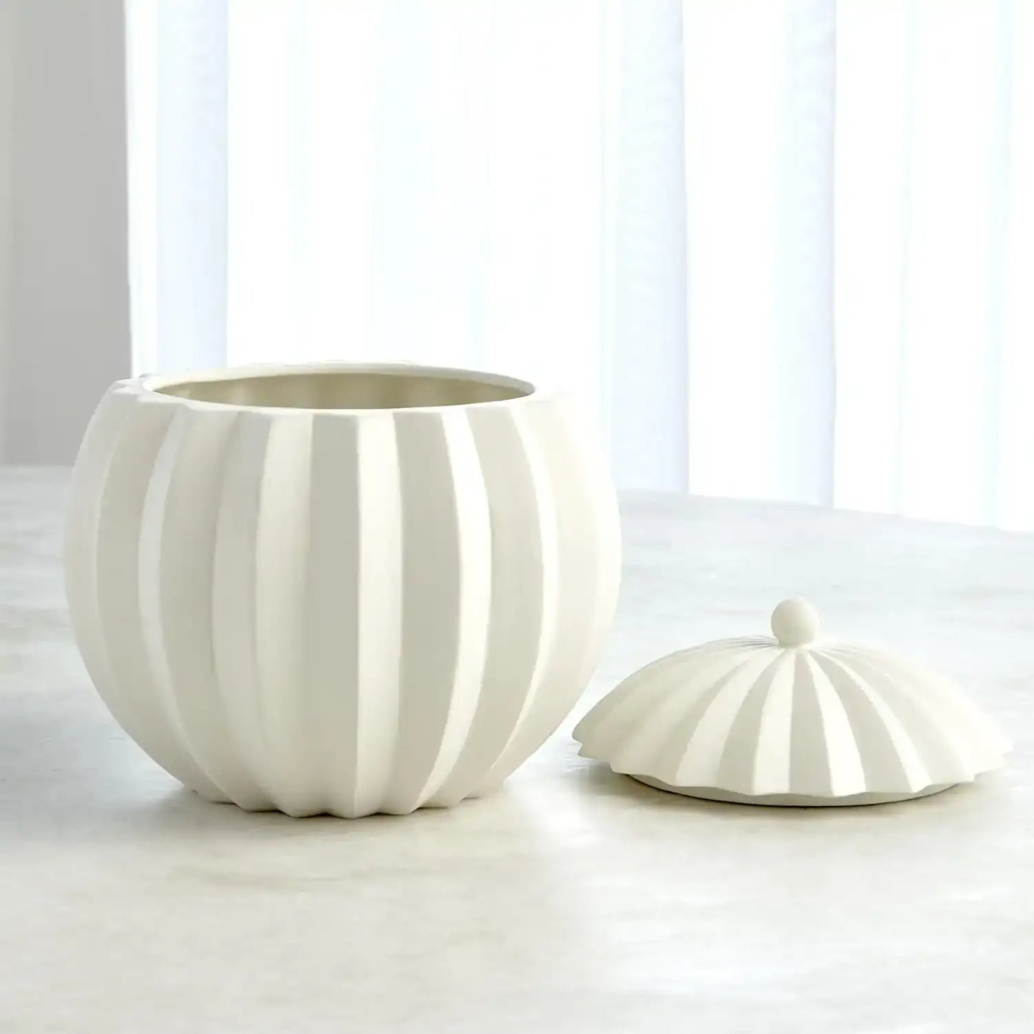 GLOBAL VIEWS SPICCHI LINE BOWL W/LID - Decorative Accents