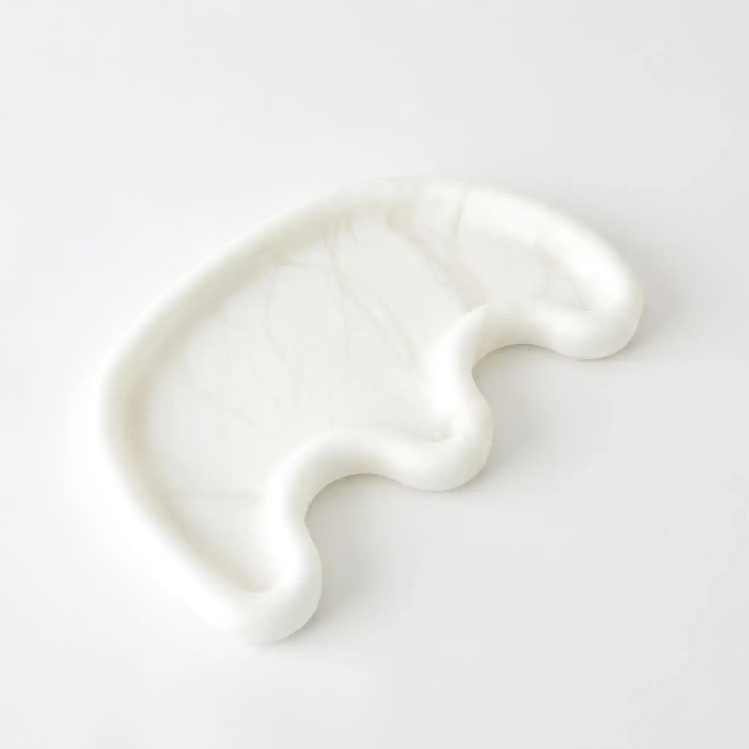 GLOBAL VIEWS AMERA ALABASTER TRAY - Decorative Accents