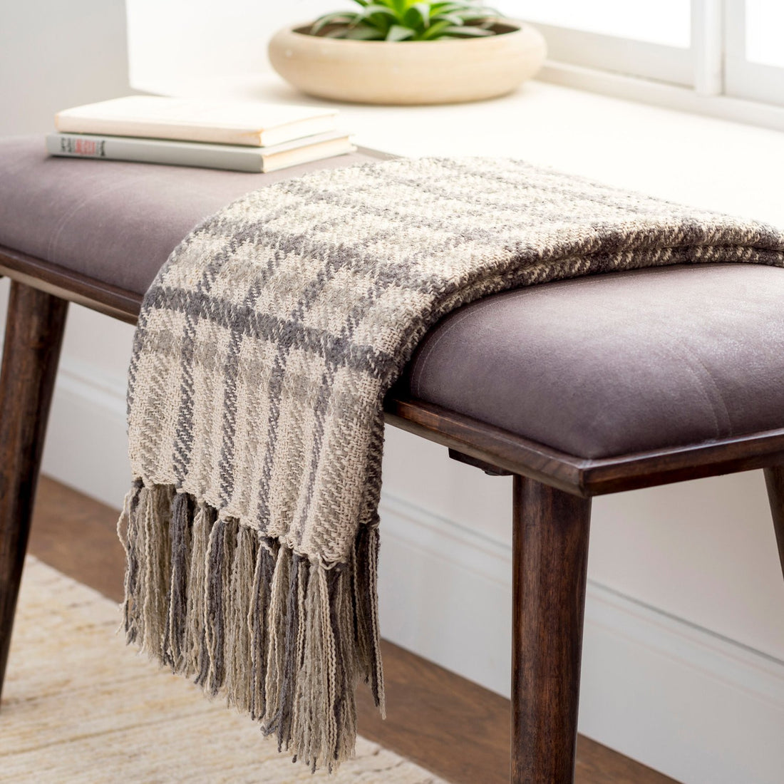 SURYA BARKE THROW - Linens