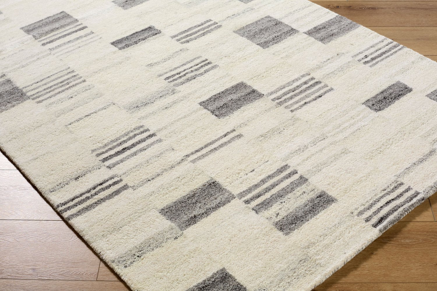 LIVABLISS MAX HANDMADE RUG - Rugs