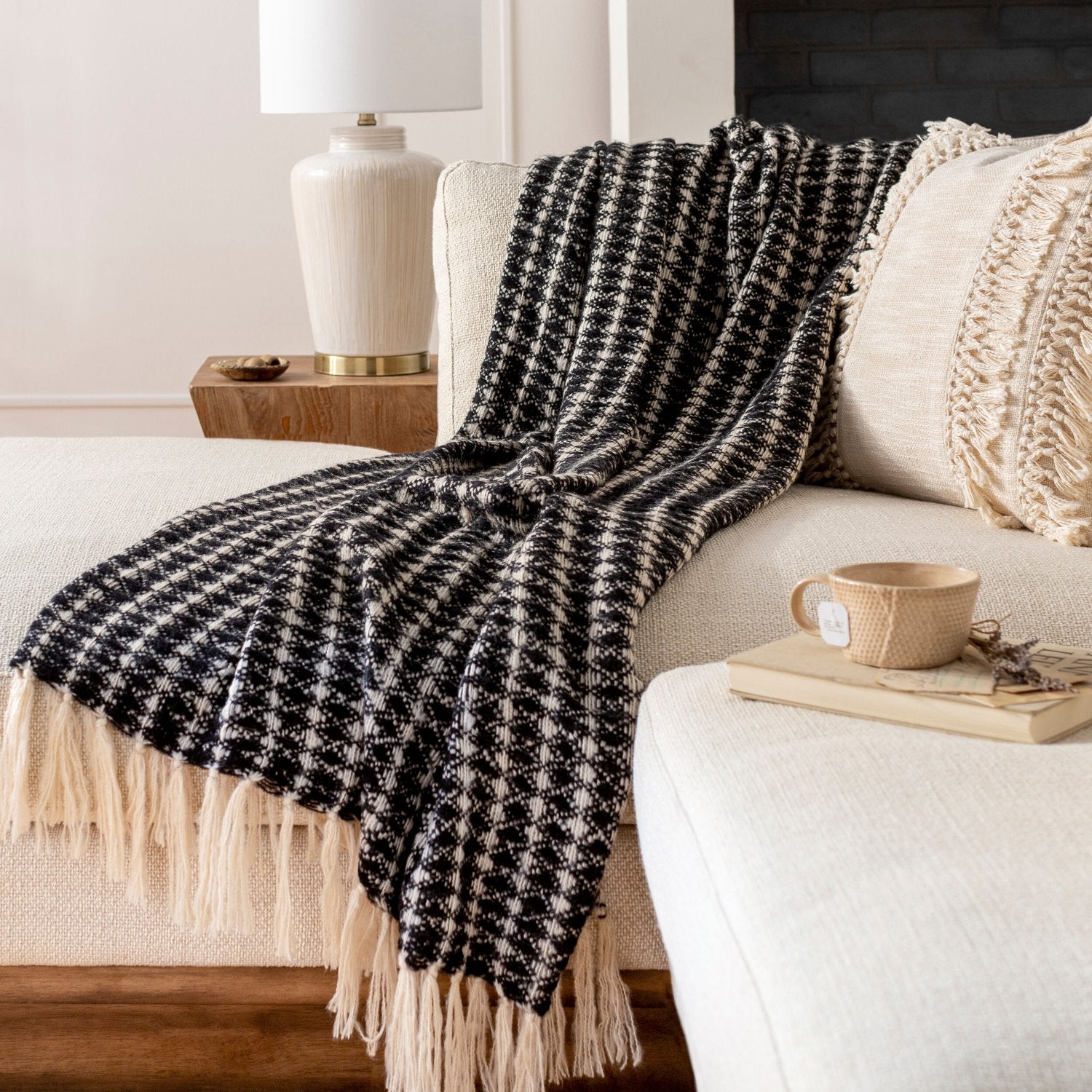 SURYA BORIS THROW - Linens
