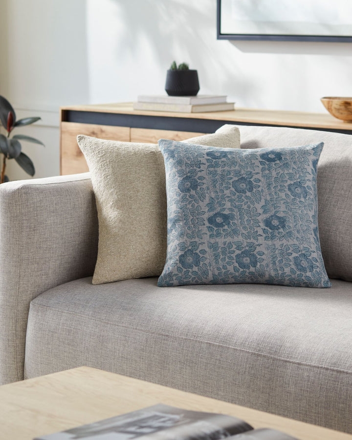 SURYA CHATEAU DE CHIC ACCENT PILLOW - Linens