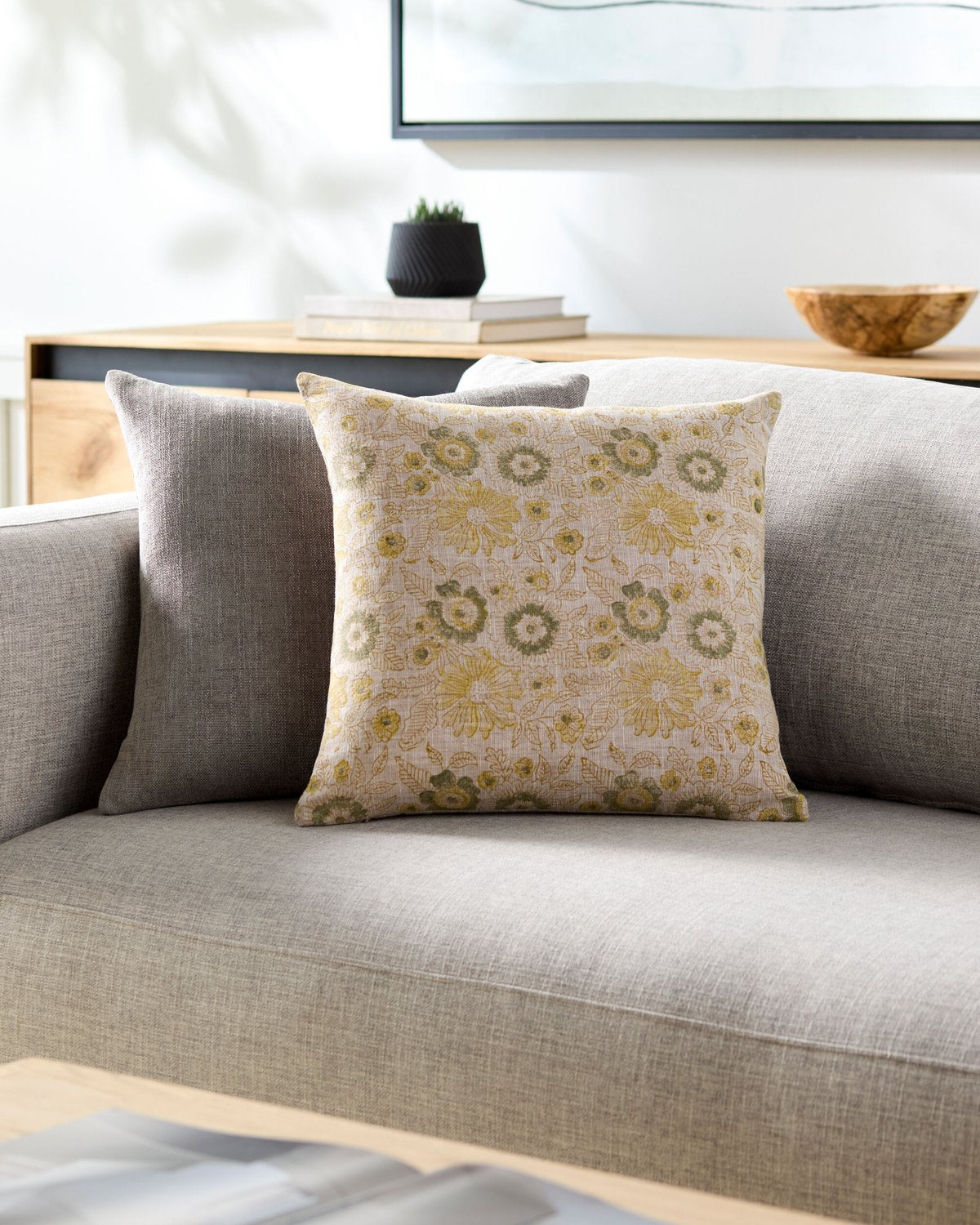 SURYA CHATEAU DE CHIC ACCENT PILLOW - Linens