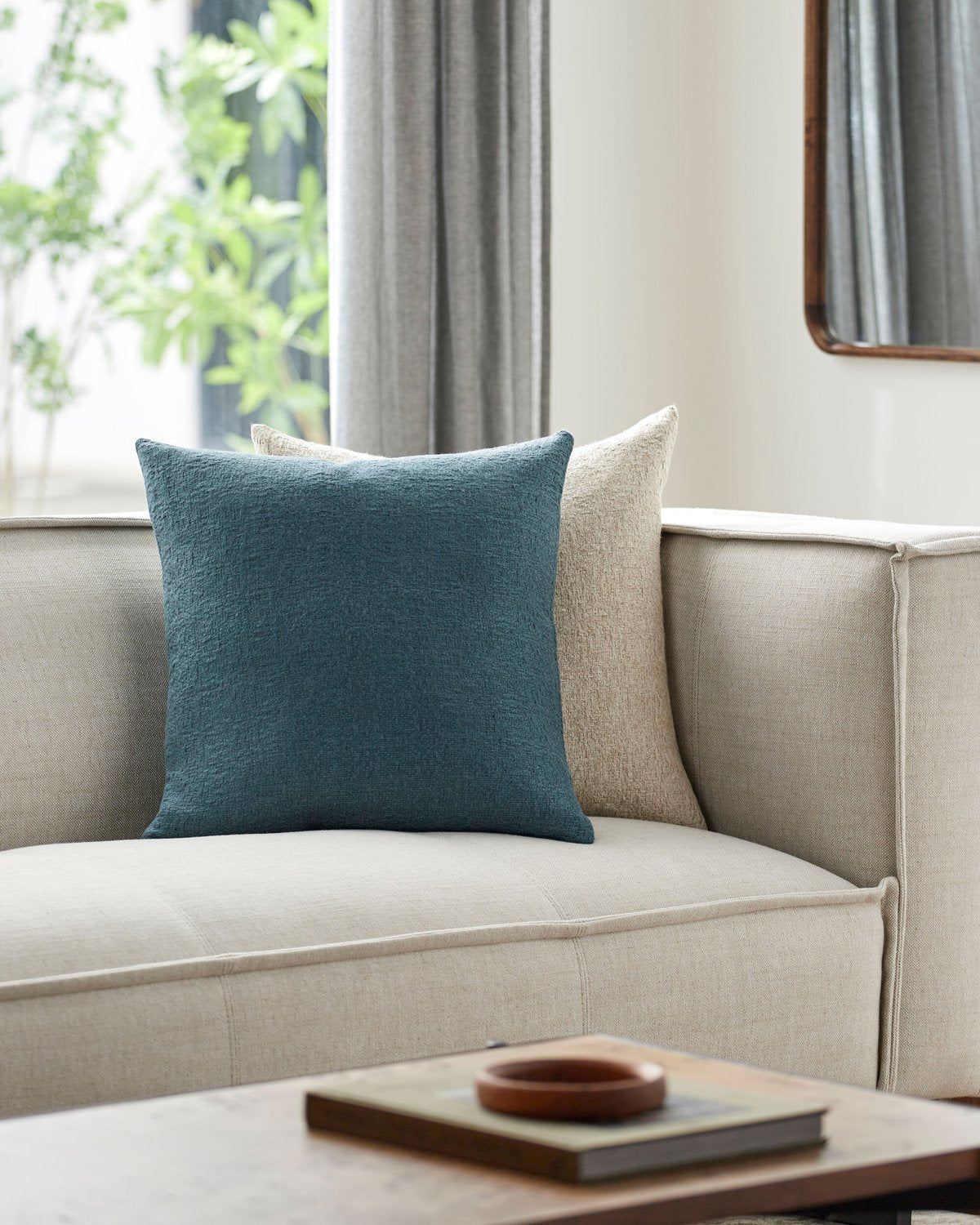 SURYA DWIGHT ACCENT PILLOW - Linens