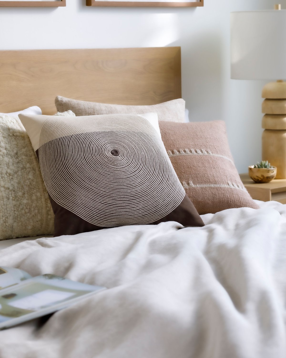 SURYA ETERNITY ACCENT PILLOW - Linens