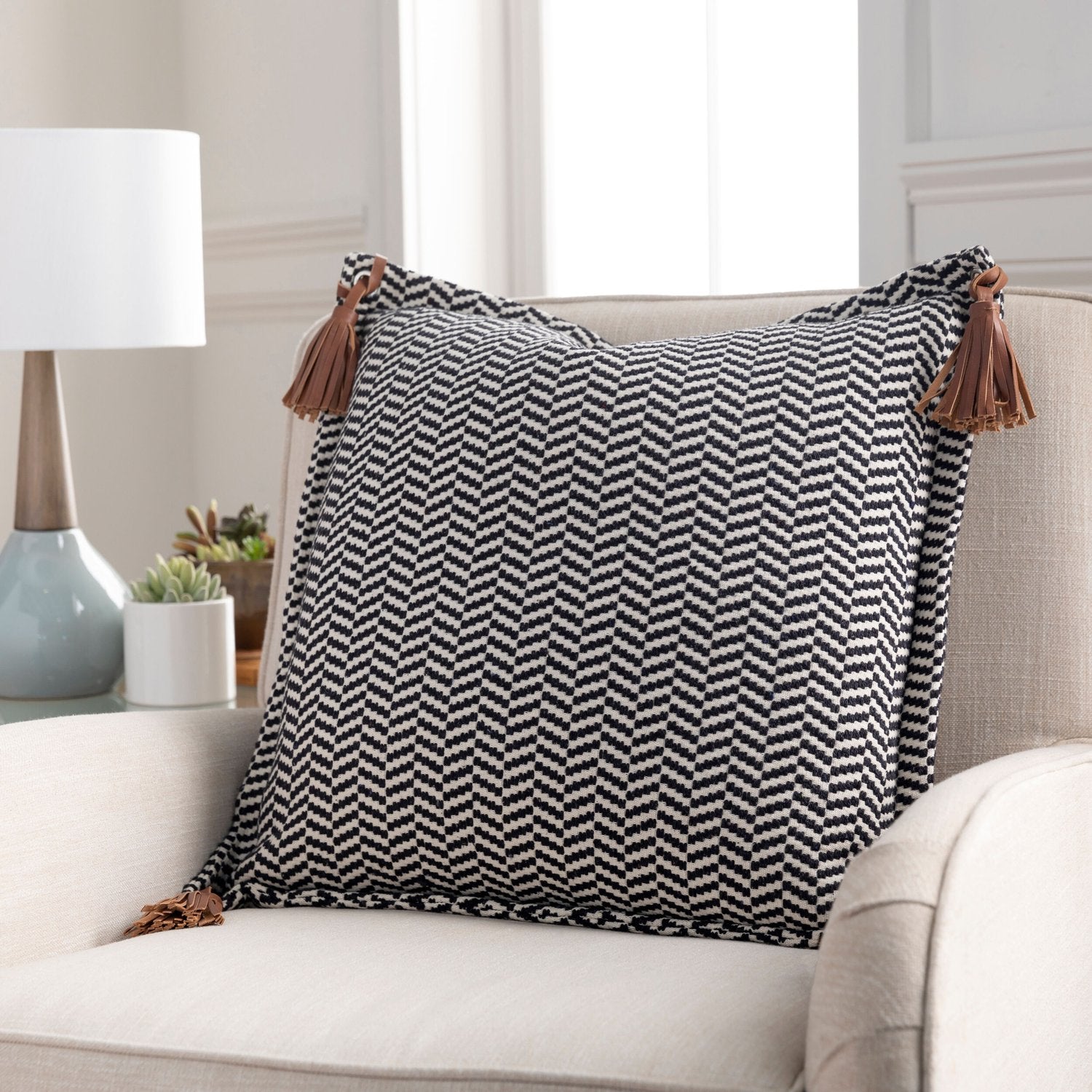 SURYA FIONA II ACCENT PILLOW - Linens