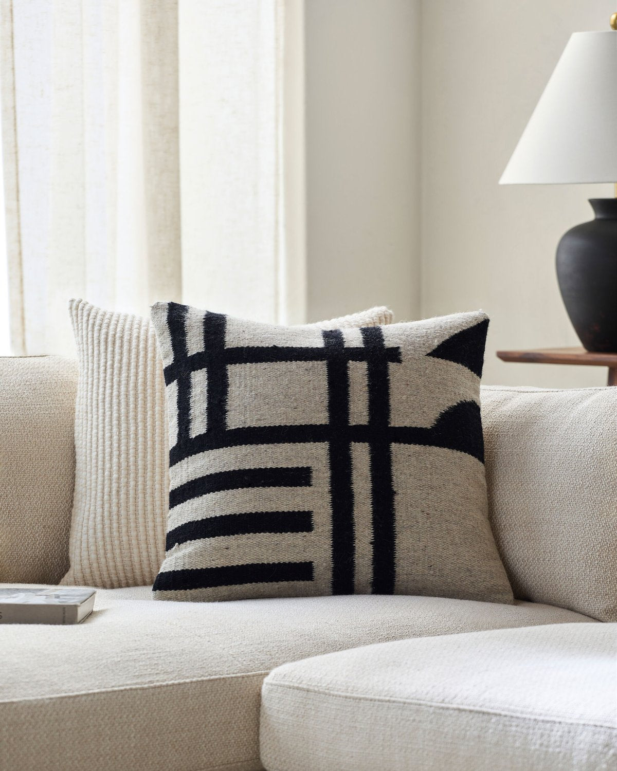 SURYA GAROLD ACCENT PILLOW - Linens