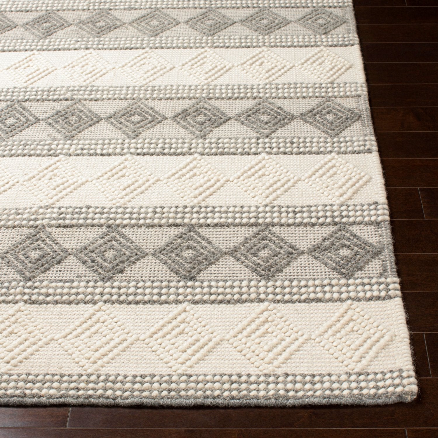 LIVABLISS HYGGE HANDMADE RUG - Rugs