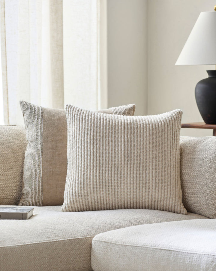 SURYA LYNCHBURG ACCENT PILLOW - Linens