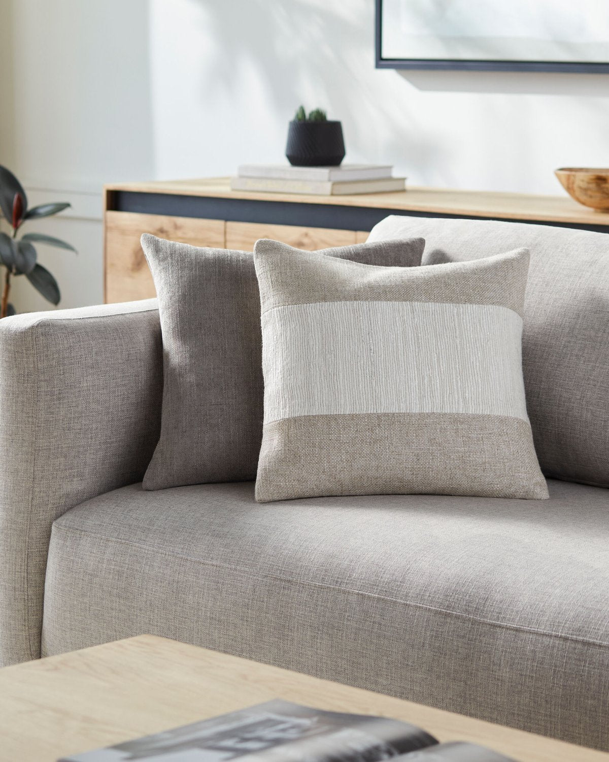 SURYA LOOMED LUXE ACCENT PILLOW - Linens