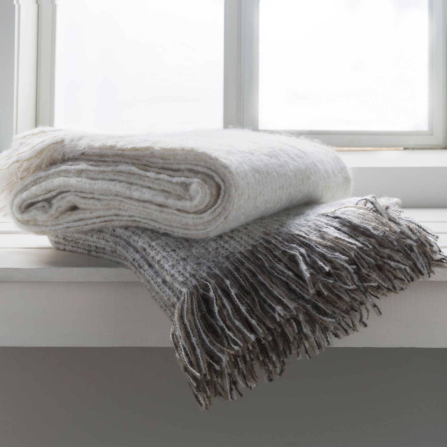 SURYA MADURAI THROW - Linens