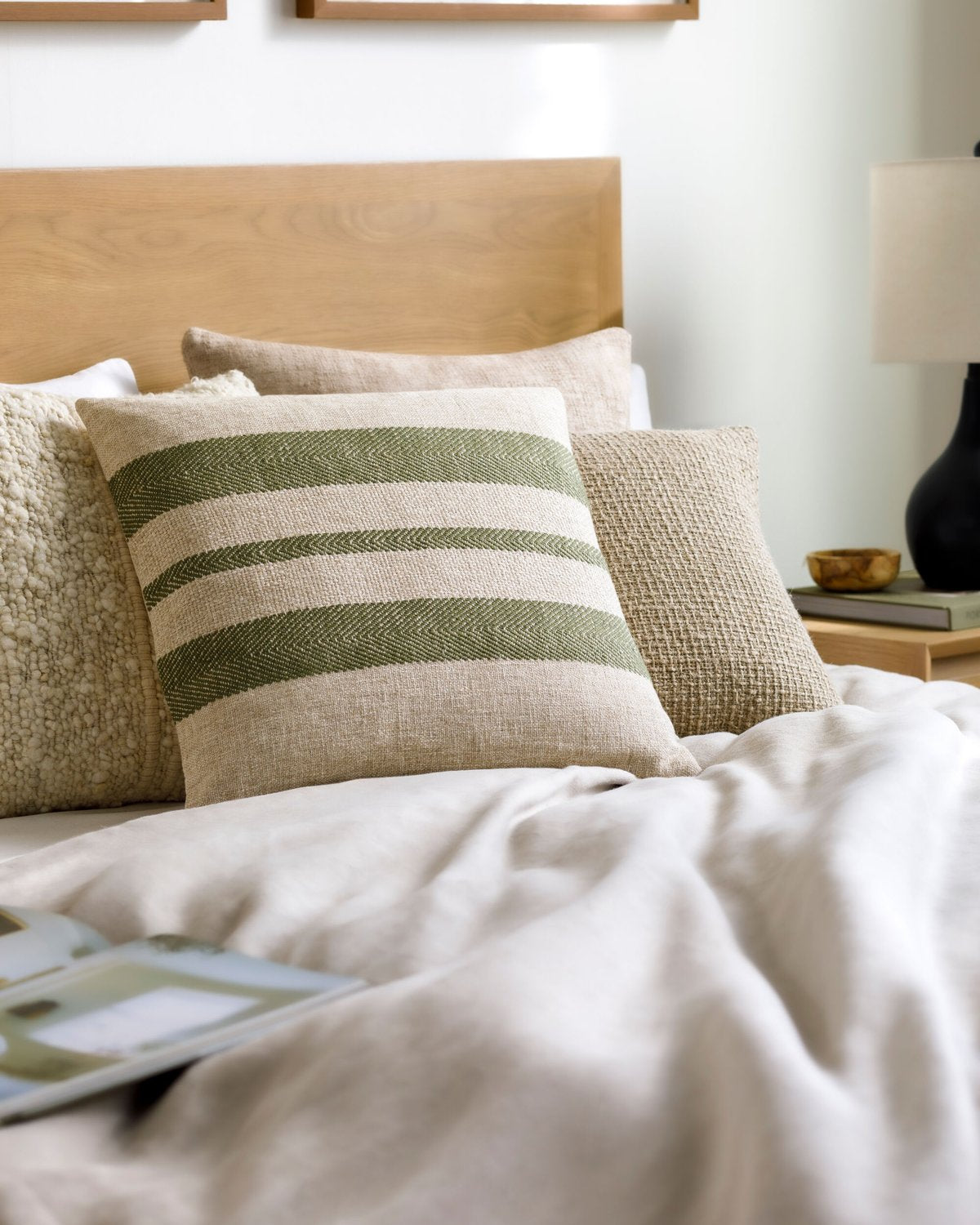 SURYA MOBLEY ACCENT PILLOW - Linens
