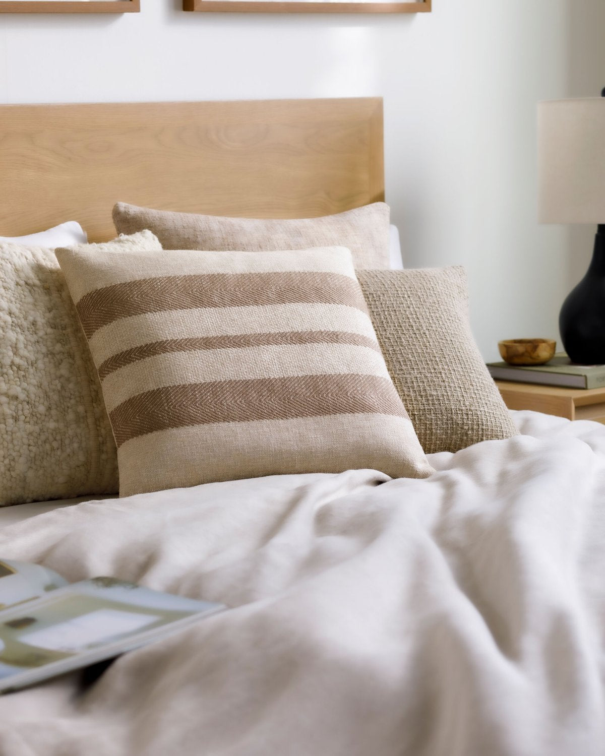 SURYA MOBLEY ACCENT PILLOW - Linens