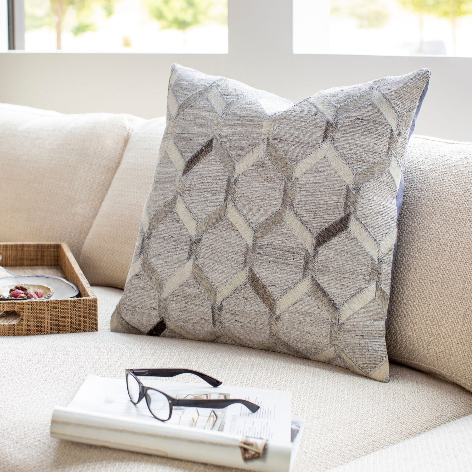 SURYA MEDORA ACCENT PILLOW - Linens