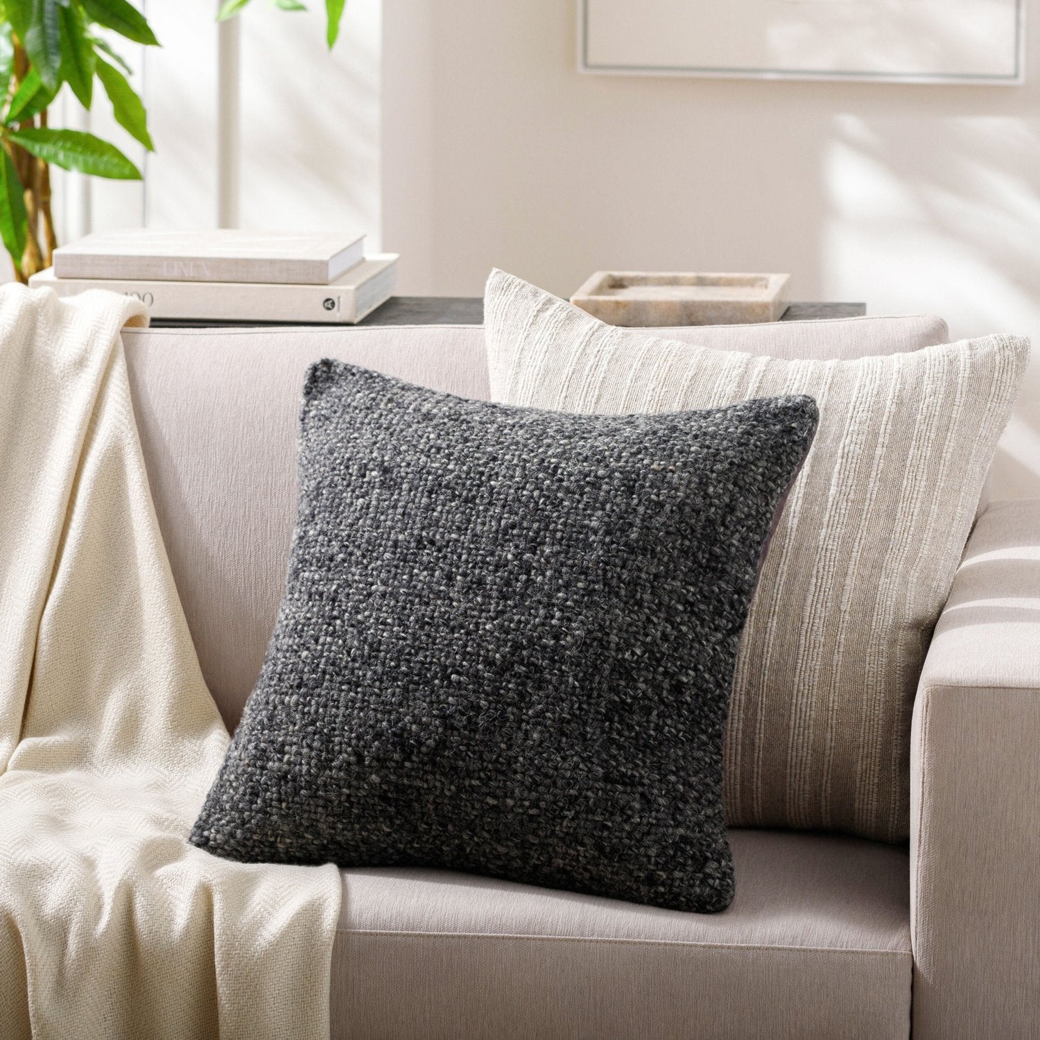 SURYA MURPHY ACCENT PILLOW - Linens
