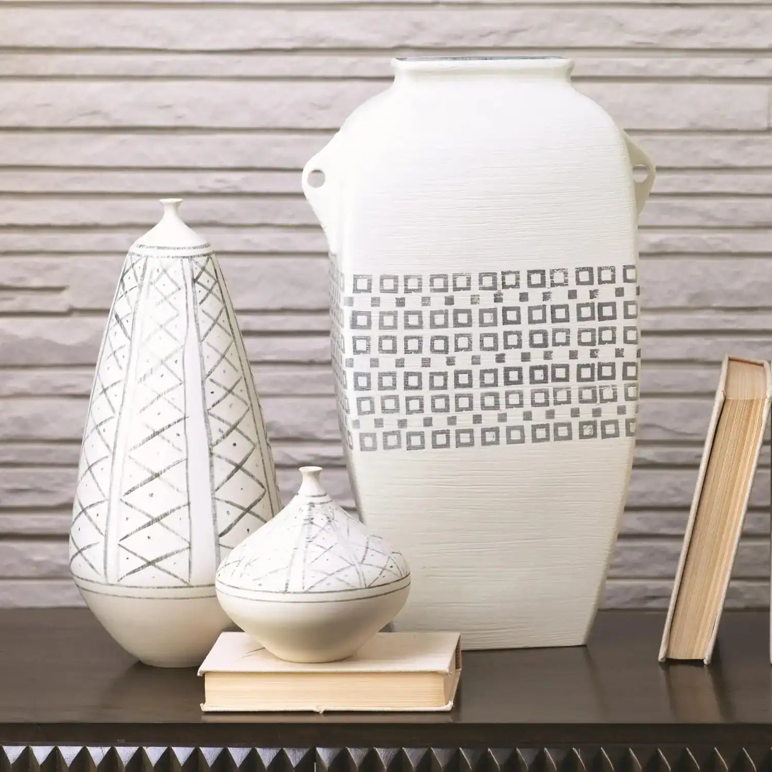 GLOBAL VIEWS GRENZ VASE - Decorative Accents