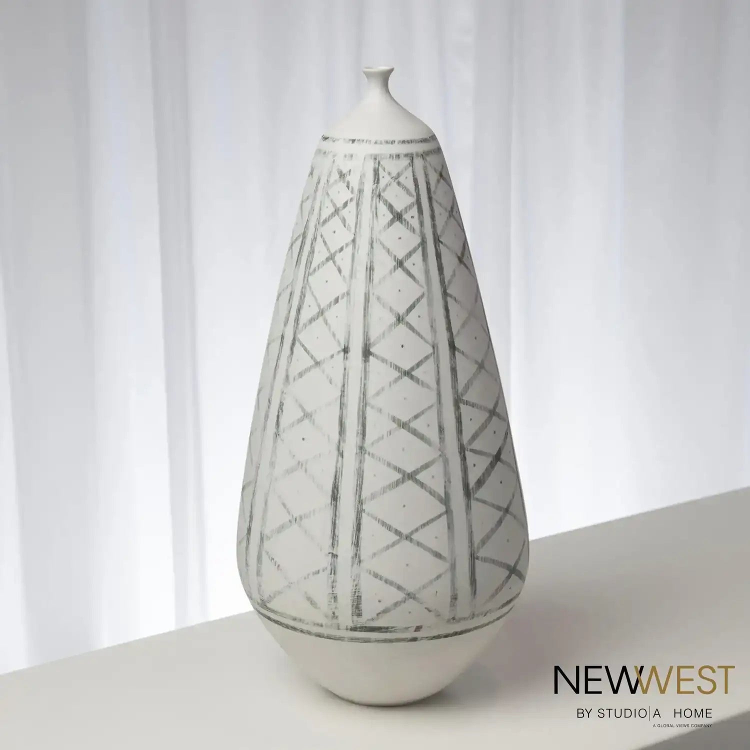 GLOBAL VIEWS GRENZ VASE - Decorative Accents