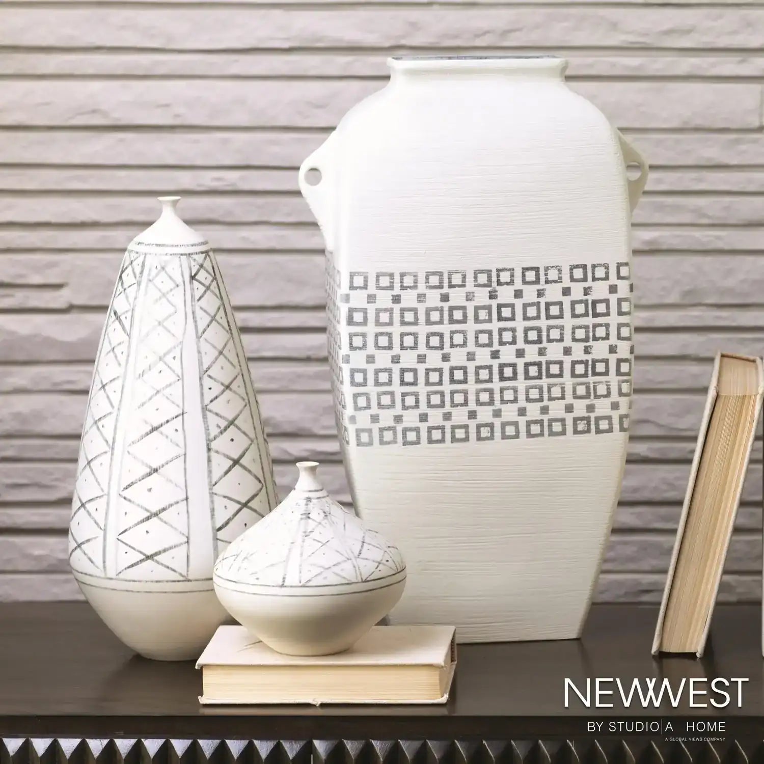 GLOBAL VIEWS GRENZ VASE - Decorative Accents