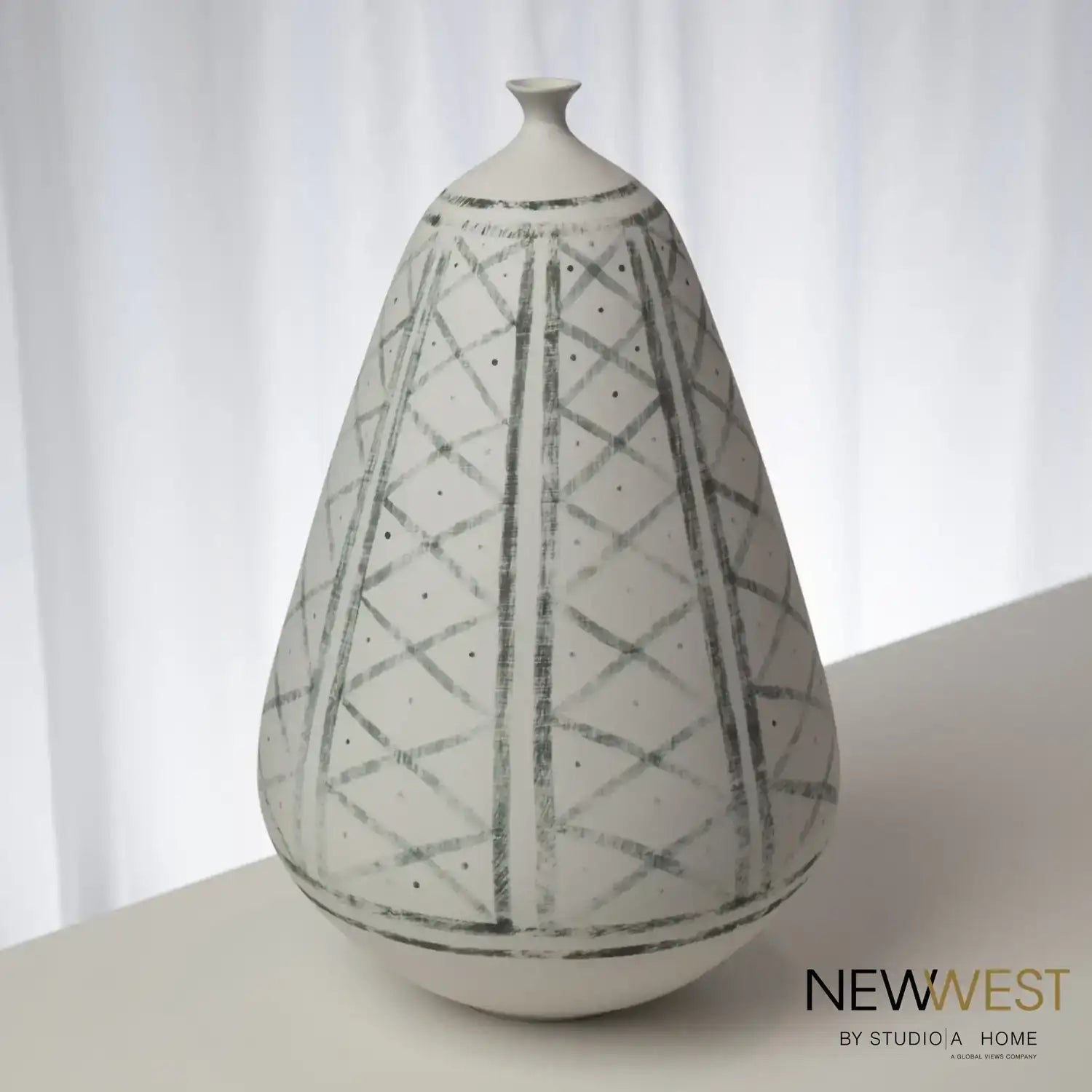 GLOBAL VIEWS GRENZ VASE - Decorative Accents