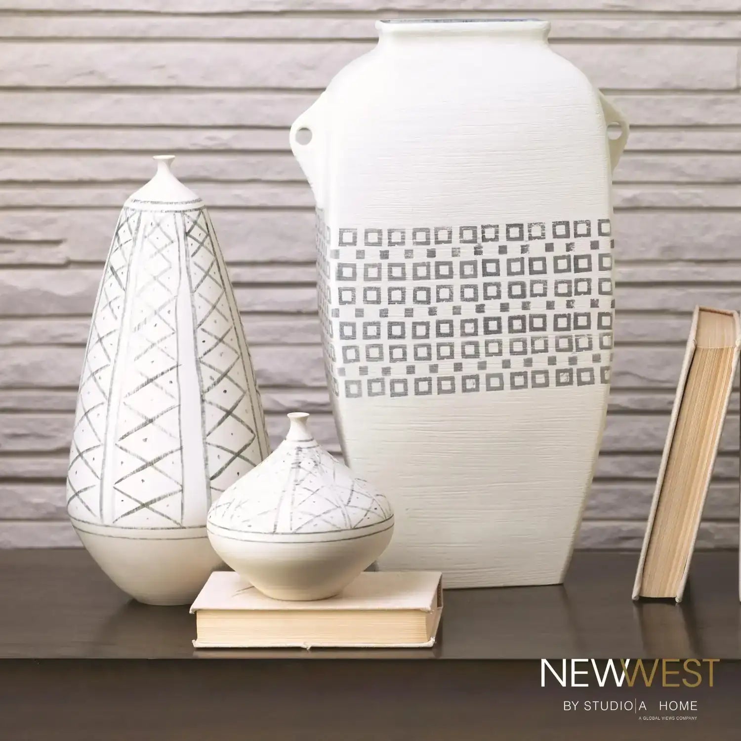 GLOBAL VIEWS GRENZ VASE - Decorative Accents