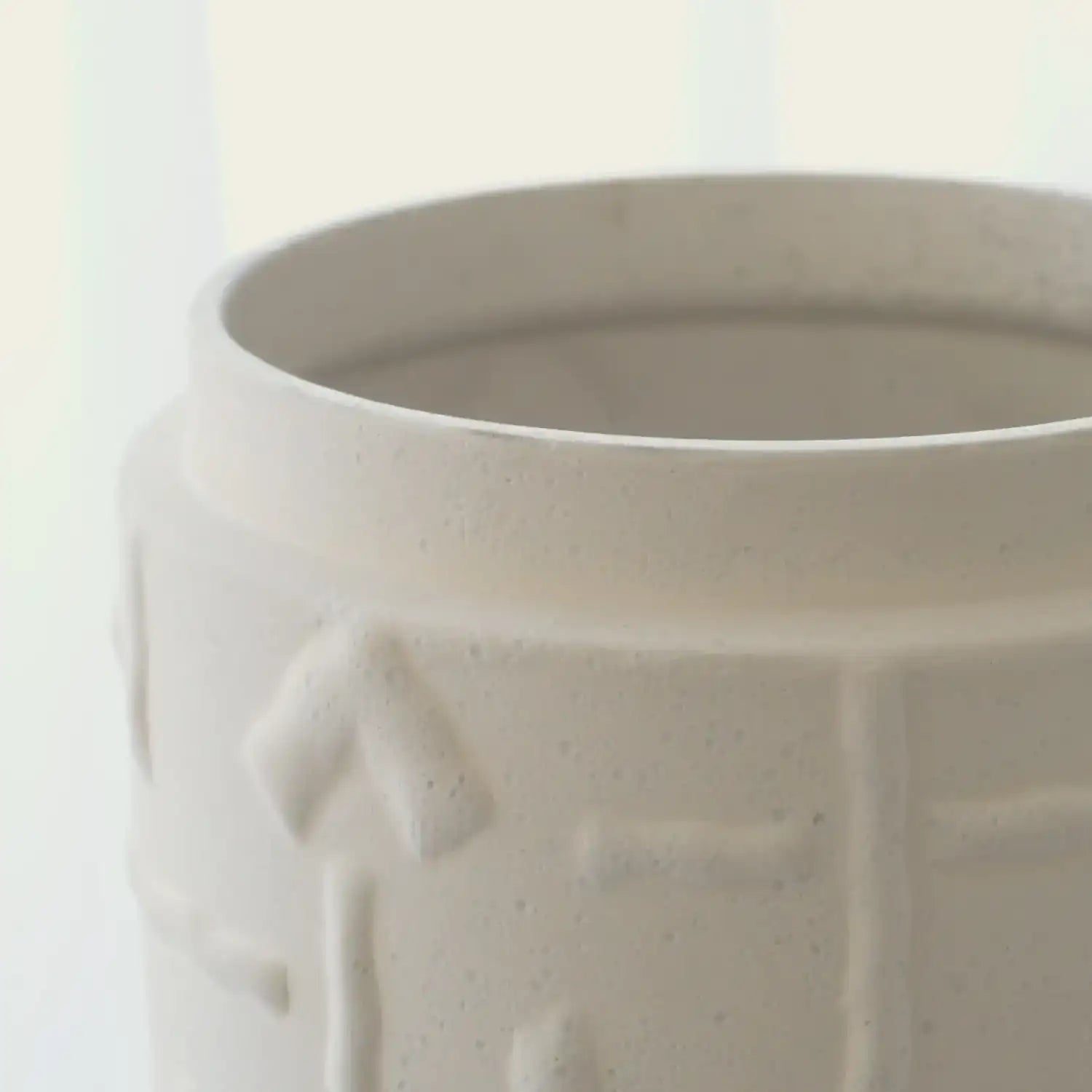 GLOBAL VIEWS SANKURU VASE - Decorative Accents