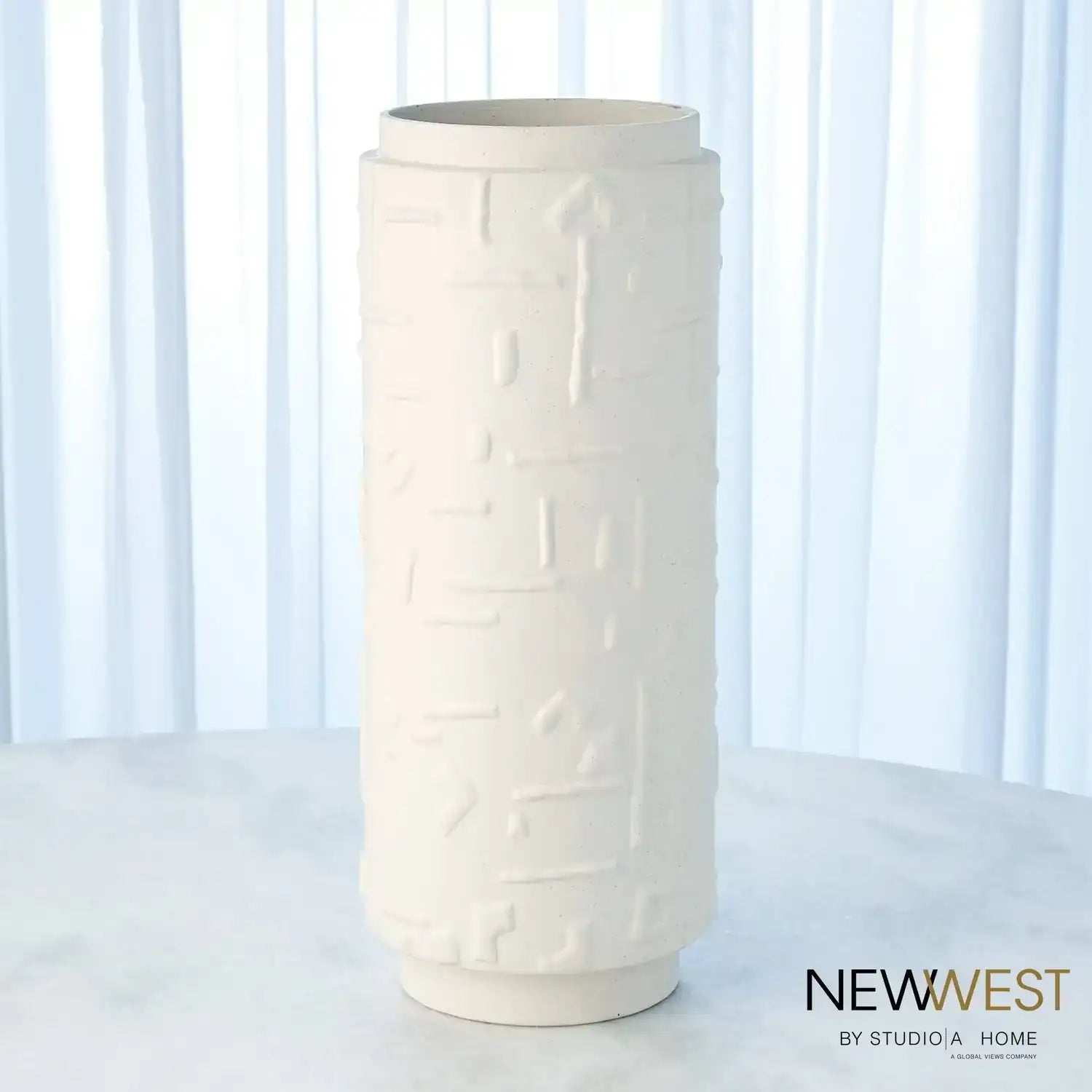 GLOBAL VIEWS SANKURU VASE - Decorative Accents