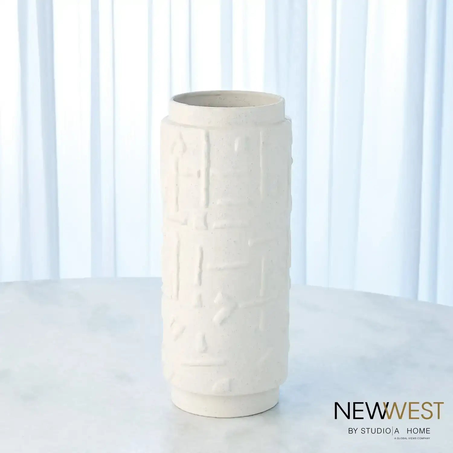 GLOBAL VIEWS SANKURU VASE - Decorative Accents