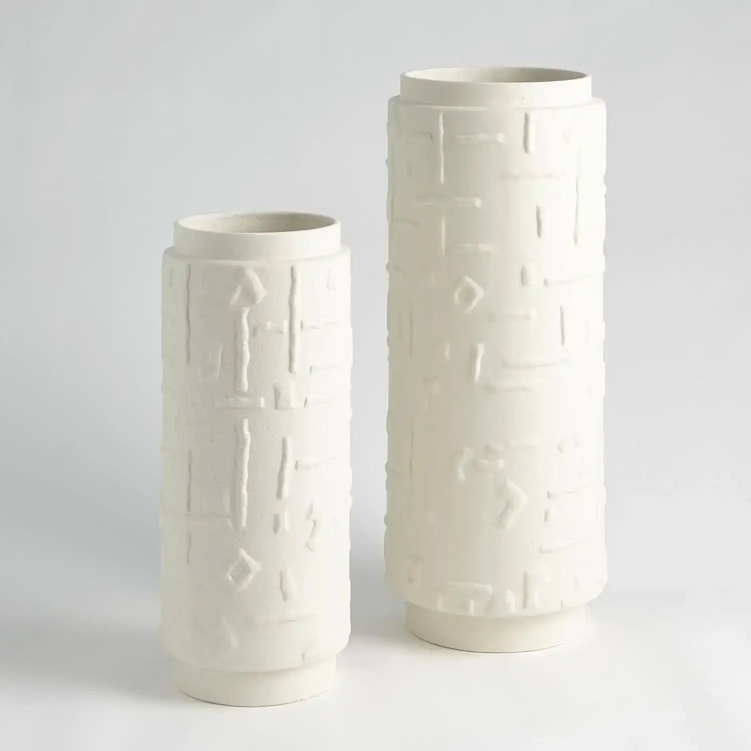 GLOBAL VIEWS SANKURU VASE - Decorative Accents