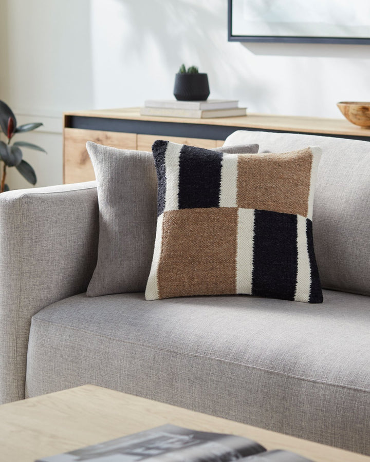 SURYA OSMUND ACCENT PILLOW - Linens