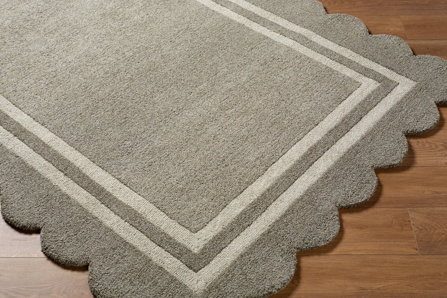 LIVABLISS SCALLOPED HANDMADE RUG - Rugs