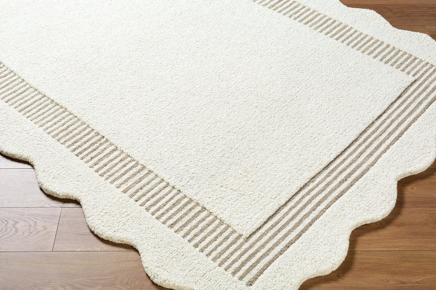 LIVABLISS SCALLOPED HANDMADE RUG - Rugs
