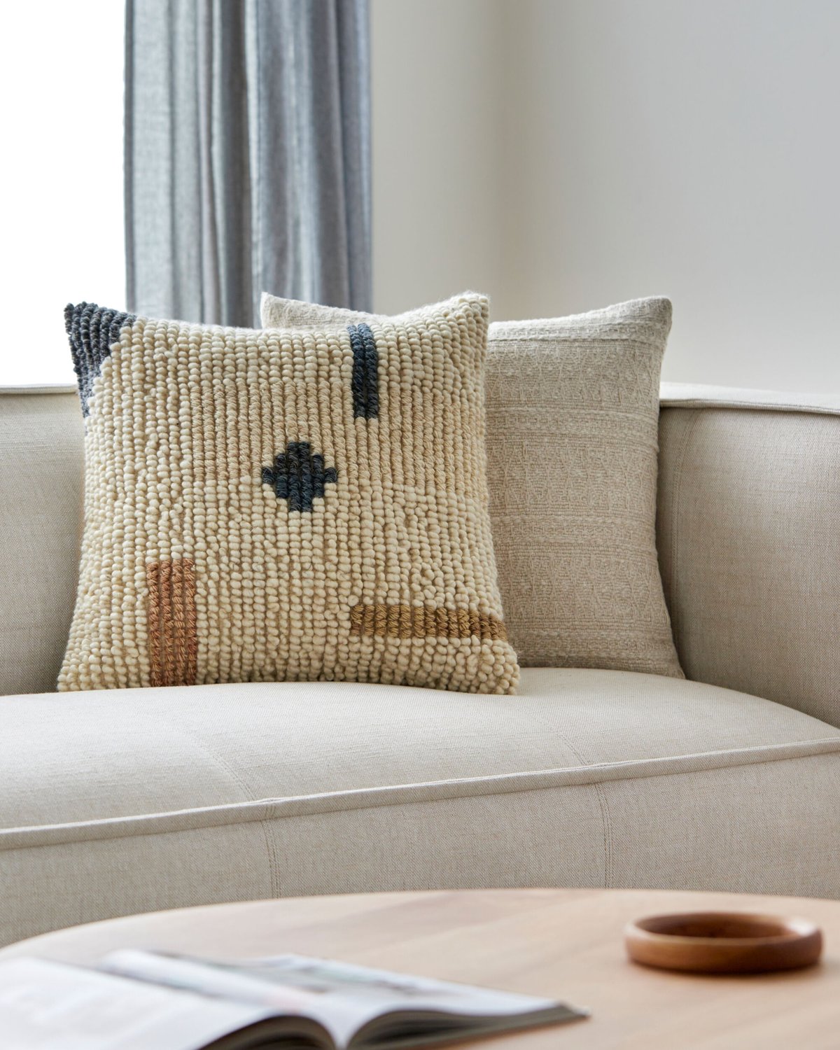 SURYA SAND DUNES ACCENT PILLOW - Linens